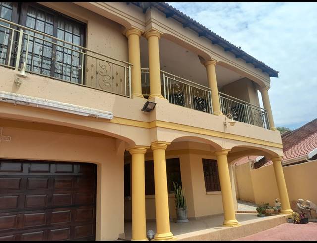 6 BEDROOM HOUSE FOR SALE IN SAFARI GARDENS